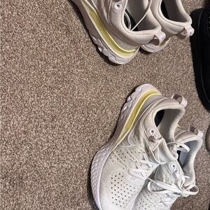 Nike Women's Cream and Yellow Athletic Shoes